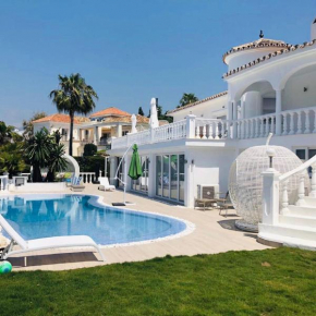 Luxury Apartment in Villa with Pool and Garden, Marbella
